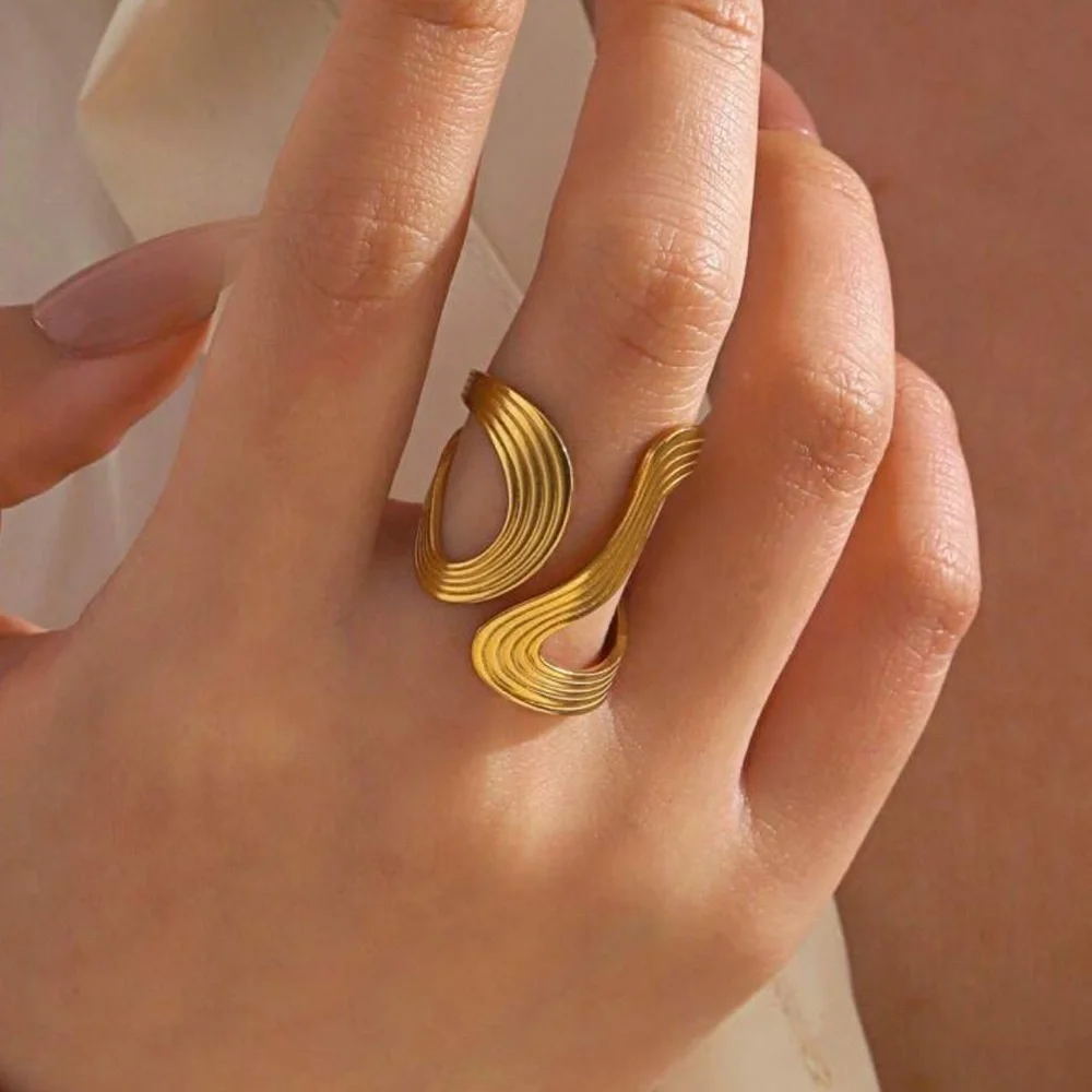 Tidal Wave Thick Asymmetrical Ring